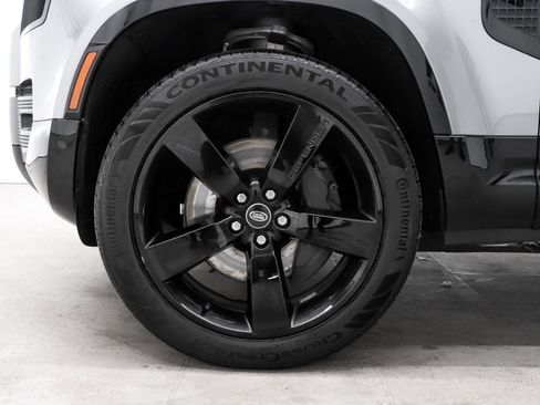 Used 2023 Land Rover Defender 130 X-Dynamic SE image 5