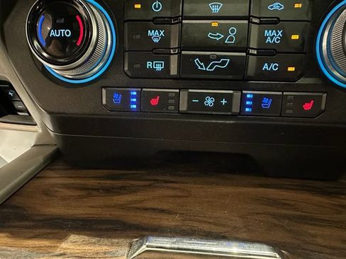 Used 2020 Ford F150 Lariat w/ Equipment Group 502A Luxury AWD/4WD image 16