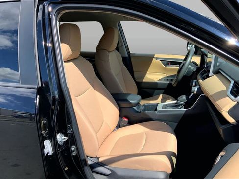 Certified 2025 Toyota RAV4 XLE FWD image 8