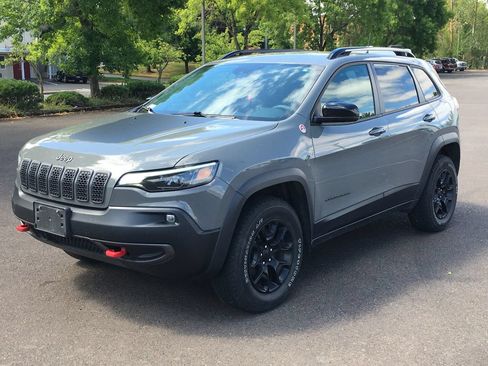 Used 2022 Jeep Cherokee Trailhawk w/ Trailer Tow Group AWD/4WD image 1