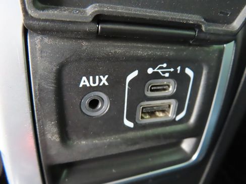 Certified 2018 Jeep Wrangler Unlimited Sahara AWD/4WD image 6