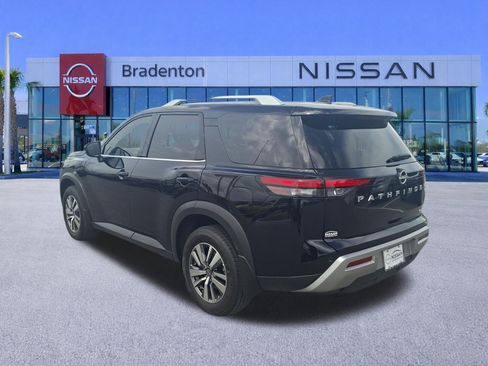 Used 2025 Nissan Pathfinder SL w/ Cargo Package FWD image 7