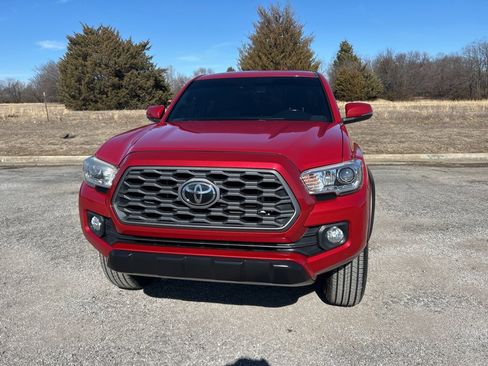 Used 2021 Toyota Tacoma TRD Off-Road image 2