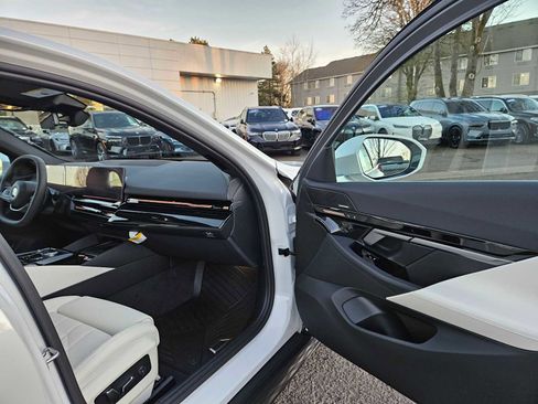 New 2026 BMW 530i xDrive w/ Premium Package image 10