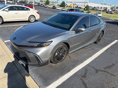 Used 2026 Toyota Camry SE w/ Convenience Package FWD image 1