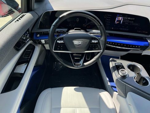 Certified 2025 Cadillac Optiq Sport 1 image 12