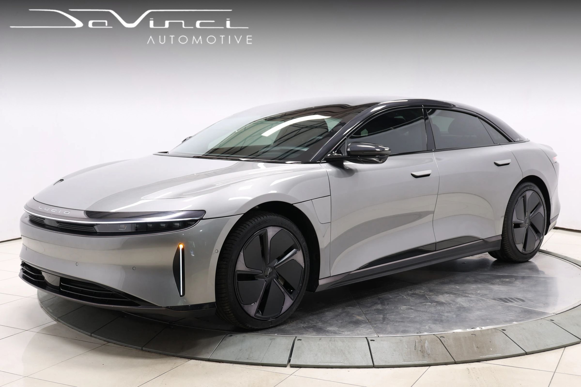 Used 2024 Lucid Air Touring AWD/4WD image 1