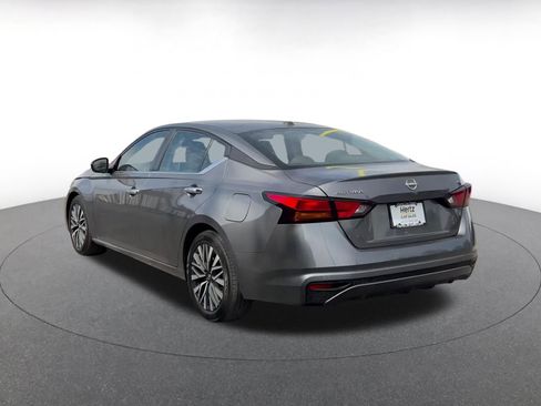 Used 2024 Nissan Altima 2.5 SV image 11