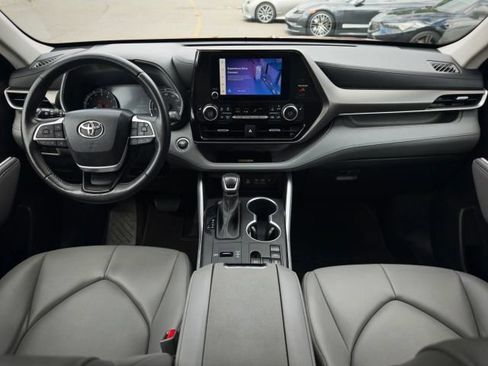 Used 2023 Toyota Highlander XLE FWD image 36