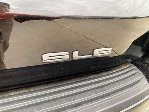 Used 2024 GMC Yukon XL SLE AWD/4WD image 5