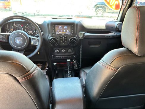 Used 2018 Jeep Wrangler Unlimited Rubicon AWD/4WD image 15