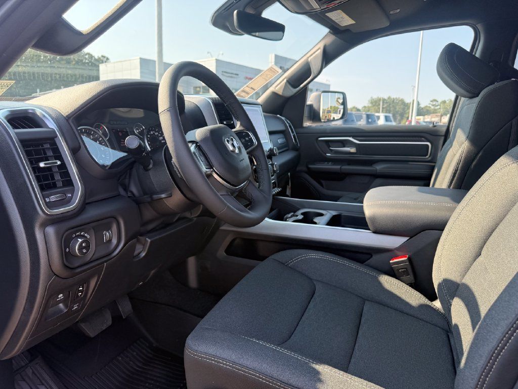New 2027 RAM 1500 4x4 Crew Cab image 4