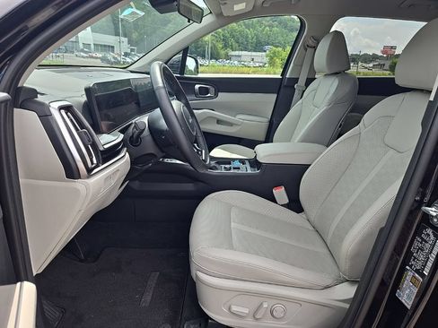 Used 2025 Kia Sorento S FWD image 15