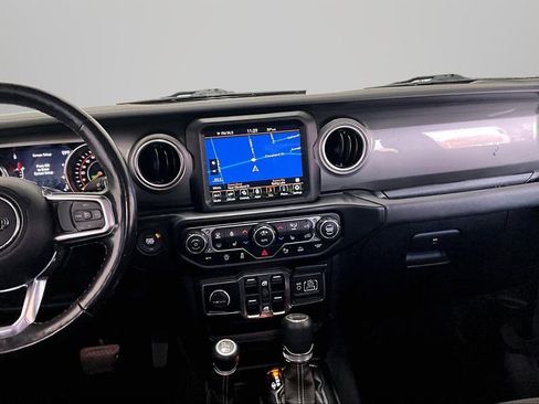 Used 2022 Jeep Gladiator Overland w/ Cold Weather Group AWD/4WD image 9