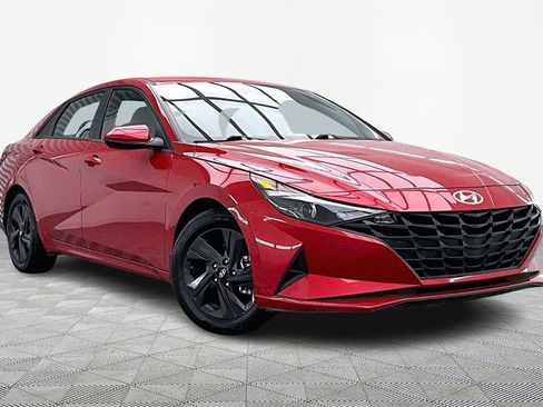 Used 2023 Hyundai Elantra SEL image 12