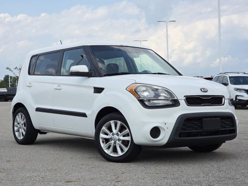 Used 2013 Kia Soul + FWD image 2