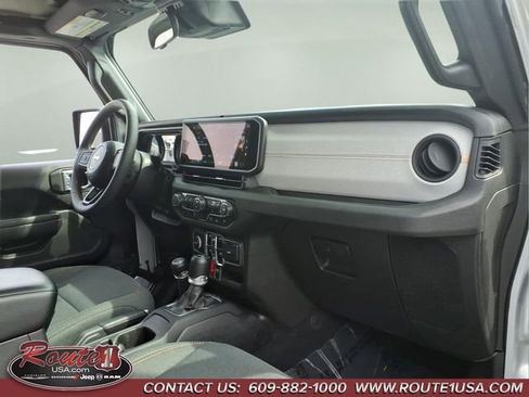 Used 2024 Jeep Wrangler Unlimited AWD/4WD image 14