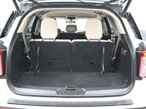 Used 2022 Ford Explorer XLT w/ Equipment Group 202A AWD/4WD image 15