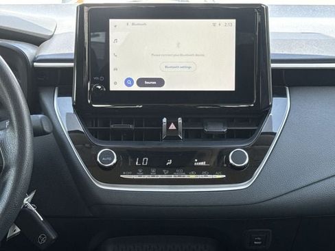 Used 2025 Toyota Corolla LE FWD image 17