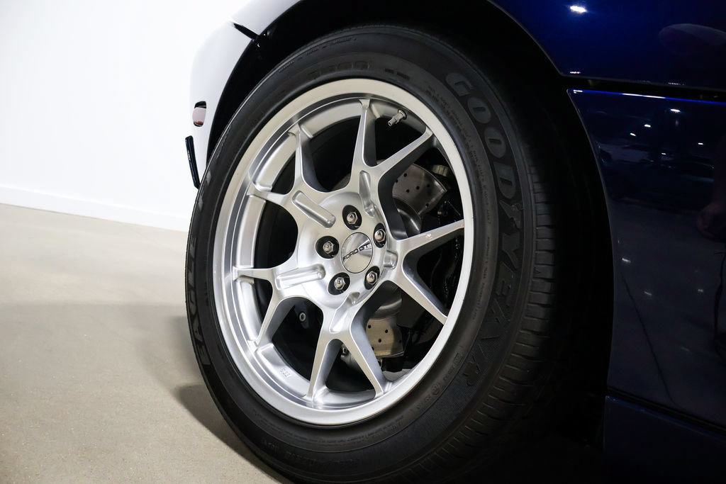 Used 2005 Ford GT RWD image 87