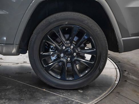 Used 2022 Jeep Grand Cherokee Laredo X image 10