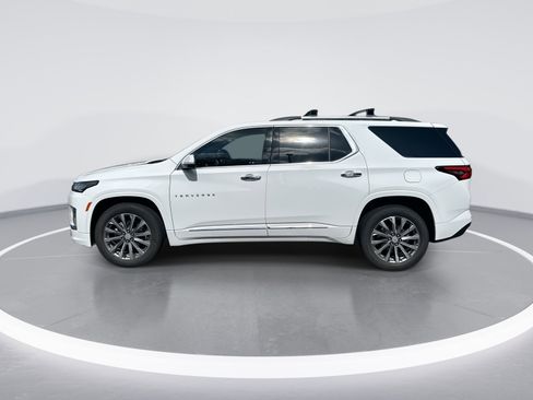 Used 2023 Chevrolet Traverse Premier FWD image 6