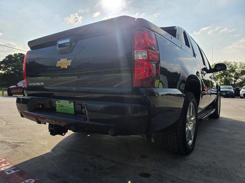 Used 2012 Chevrolet Avalanche LTZ RWD image 11