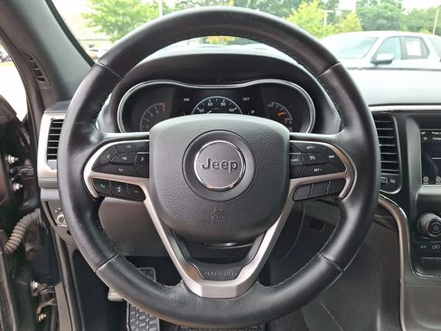 Used 2019 Jeep Grand Cherokee Laredo AWD/4WD image 21