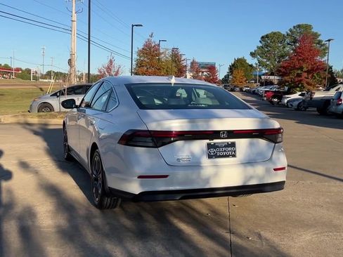 Used 2023 Honda Accord EX image 4