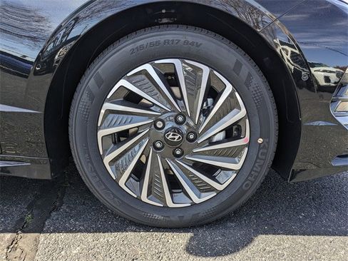 New 2025 Hyundai Sonata Limited image 11