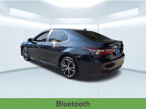 Used 2021 Toyota Camry LE image 4