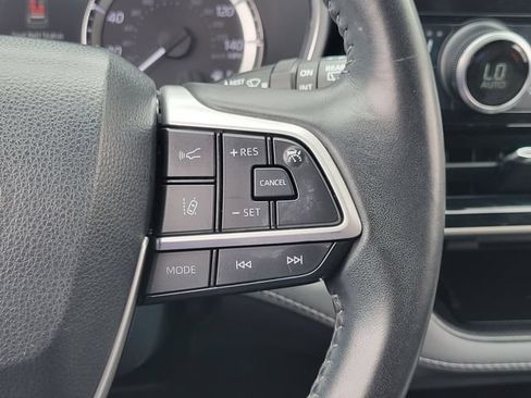 Used 2023 Toyota Highlander XLE FWD image 8