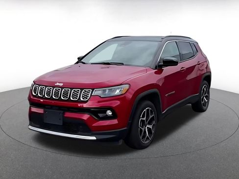 Used 2025 Jeep Compass Limited image 3