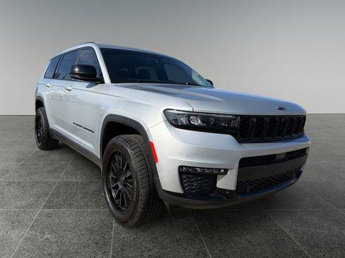 Used 2023 Jeep Grand Cherokee L Limited w/ Luxury Tech Group II AWD/4WD image 9