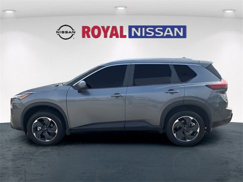 Used 2026 Nissan Rogue SV w/ SV Premium Package image 4