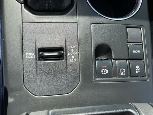 Used 2024 Toyota Highlander LE image 20