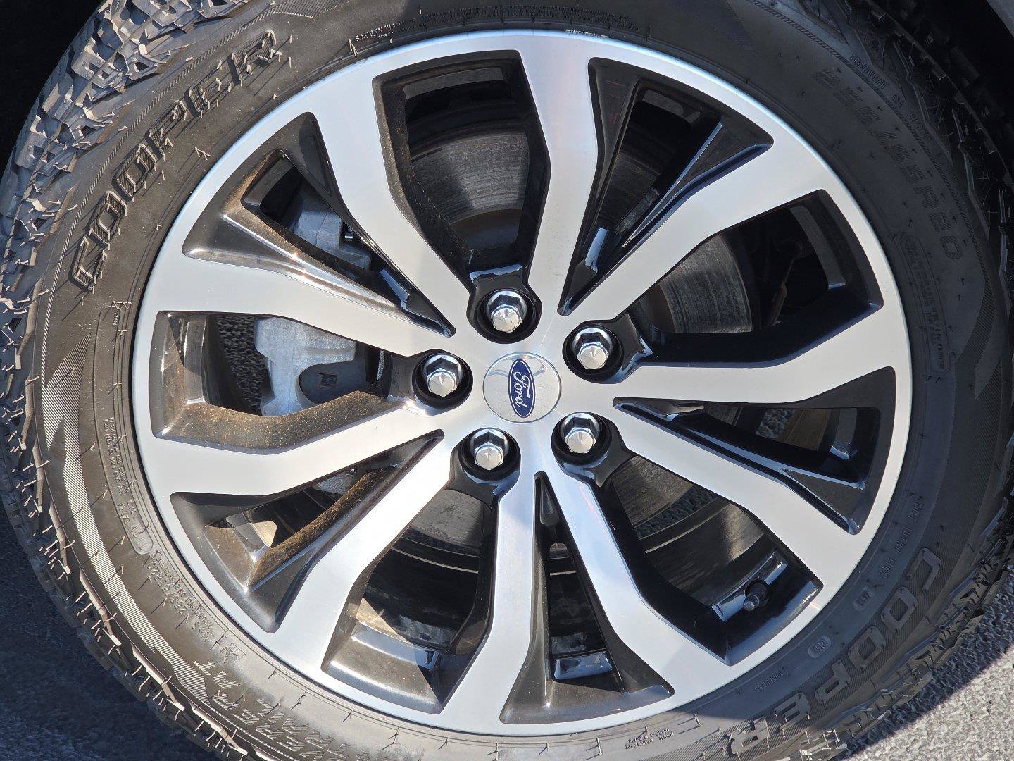Used 2025 Ford Explorer ST-Line AWD/4WD image 12