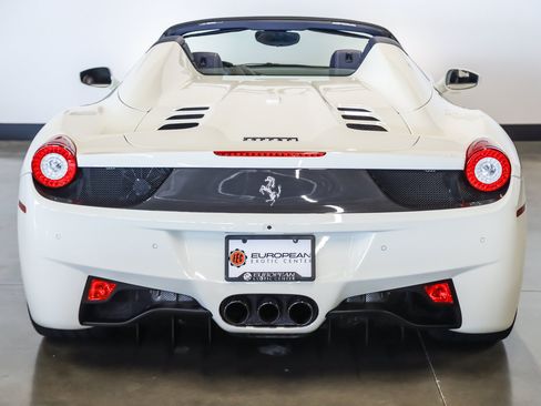 Used 2015 Ferrari 458 Spider RWD image 12