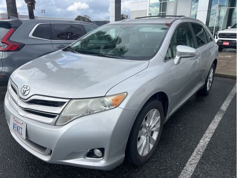 Used 2013 Toyota Venza LE FWD image 2