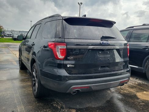 Used 2017 Ford Explorer XLT w/ Equipment Group 202A FWD image 3