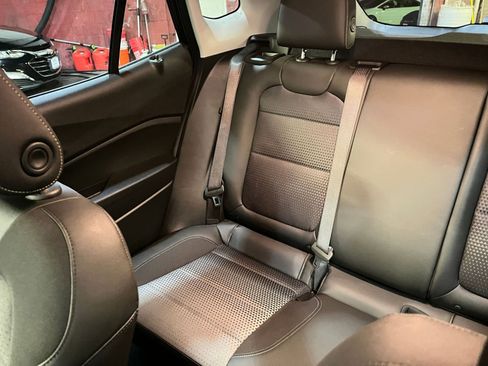 Used 2025 Chevrolet Trax LT w/ LT Convenience Package image 38