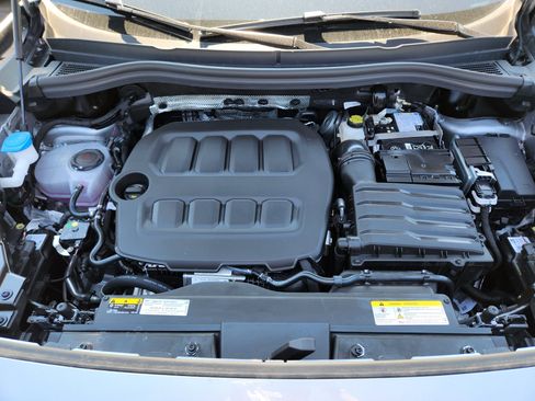 New 2025 Volkswagen Tiguan SE image 30