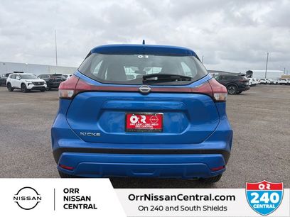 New 2025 Nissan Kicks Play S