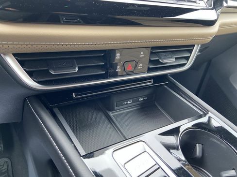 Used 2024 Volkswagen Atlas Cross Sport SE image 25