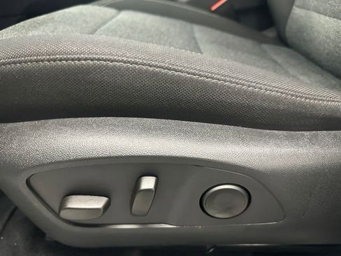 Used 2025 GMC Acadia Elevation image 22