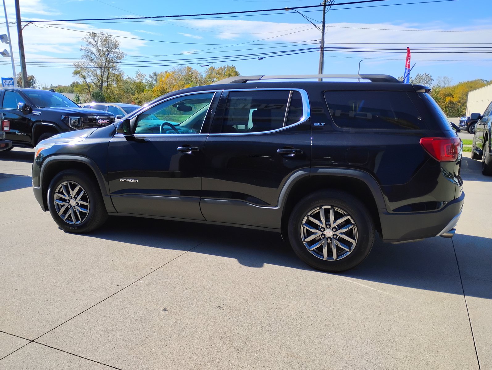 Used 2017 GMC Acadia SLT AWD/4WD image 10