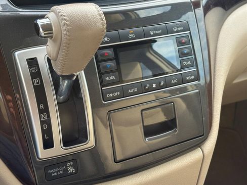 Used 2013 Nissan Quest SV w/ Leather Pkg image 21