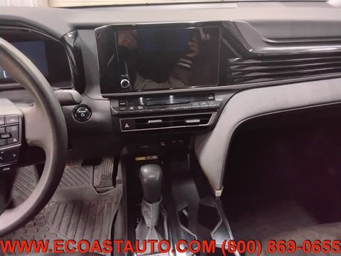 Used 2025 Toyota Camry LE image 12