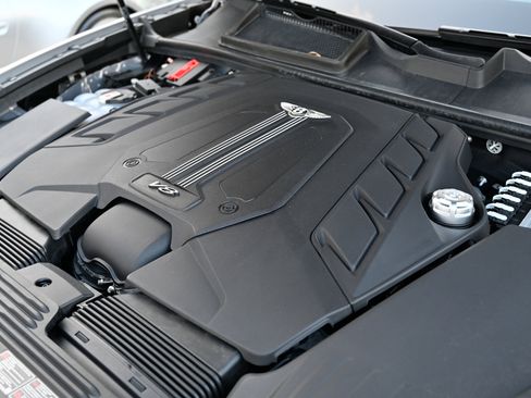 Used 2022 Bentley Bentayga image 63