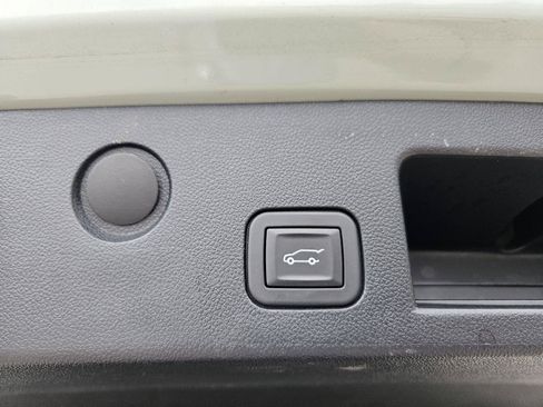 Certified 2025 Chevrolet Equinox LT w/ Convenience Package II FWD image 11